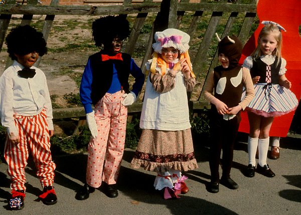 h_fancydress_b.jpg
